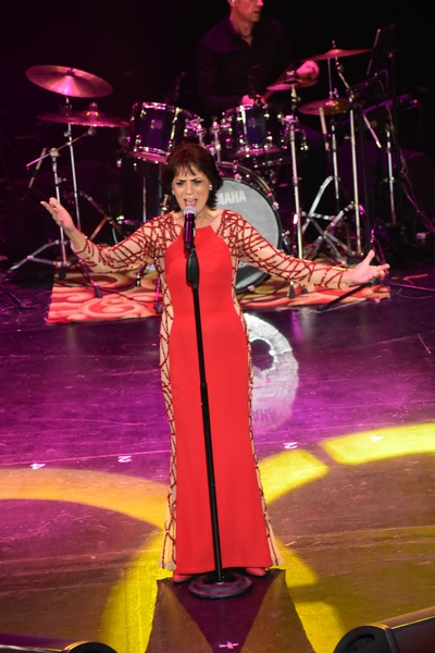 Linda de Suza au Casino Du Liban